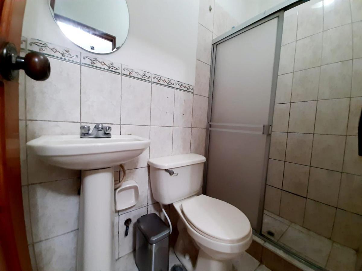 Guest House Tumbes Extérieur photo